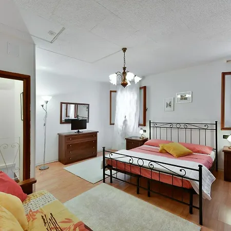 Bruna Holidays House *